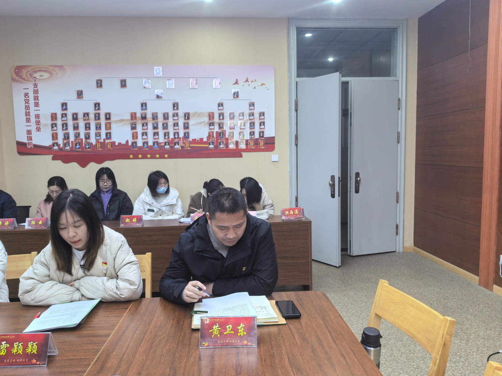 主题党日活动.jpg