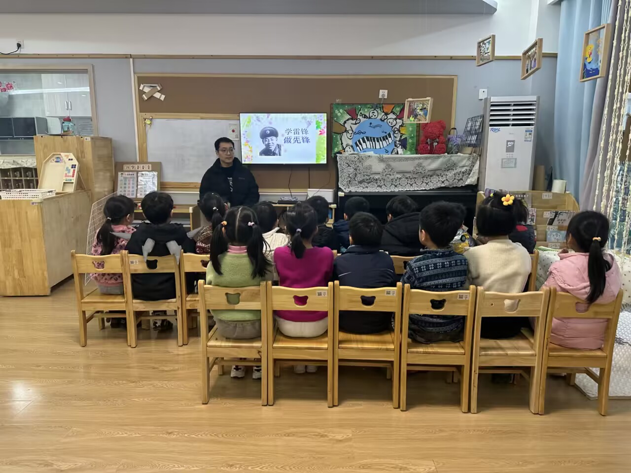 【生命迈幼·童年畅玩】学习雷锋好榜样 小小雷锋在行动_html_7189c180.jpg