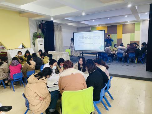 专家引领明方向 课程建设稳推进_html_m1133dd30.jpg