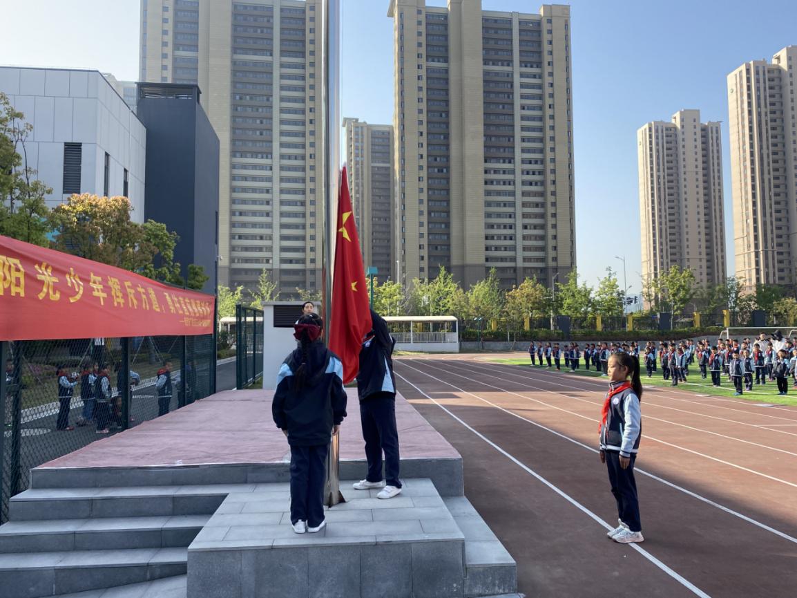 参观小学新闻稿(1)_html_m632bc94.jpg