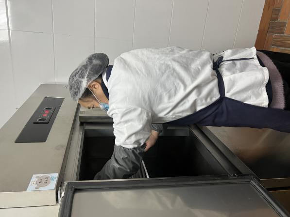 2022.2.12开学前卫生打扫、消毒工作小记_html_64d63e37.jpg