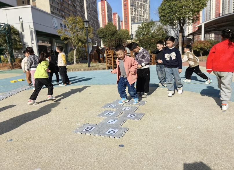 【生命迈幼·联合教研】“玩”有道，“研”有理——记迈幼集团体育组第一次教研活动_html_m9630779.jpg