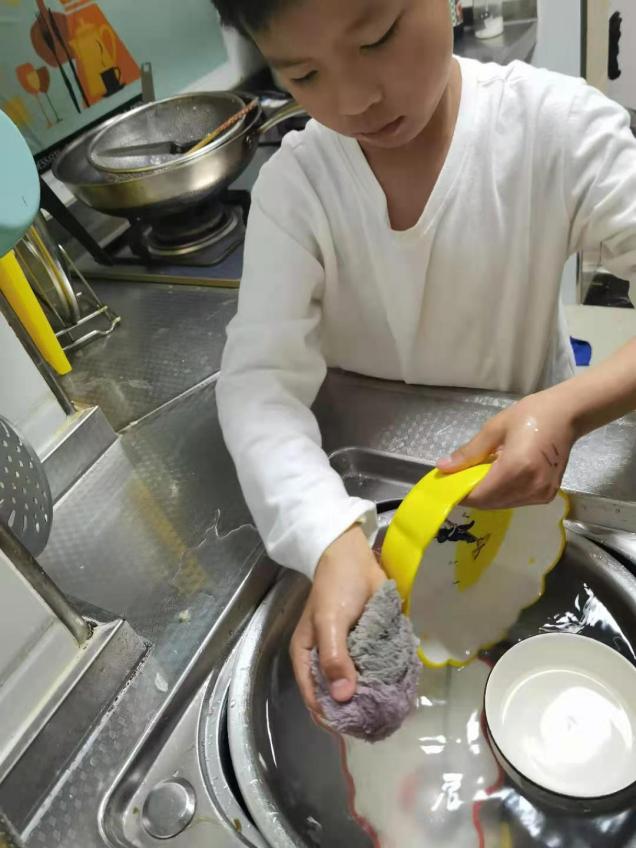 劳动最光荣（鲁苏婉）(1)_html_7e003d6c.jpg