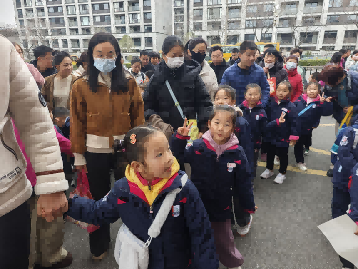 2025.3.10周颖【生命迈幼童年畅玩】记迈幼瑜憬湾分园2025年春 (1)_html_m49035900.png