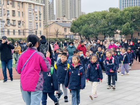 翁兴荣2024.3.18【生命迈幼·幼小衔接 】初探小学，“幼”见成长_html_m2ccd78e4.jpg