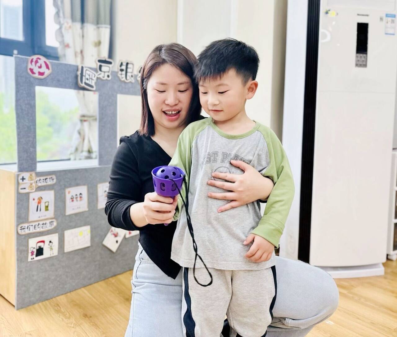 最美下雨天，“幼”与你相见——迈幼三园中班组家长开放日活动陈丹琴_html_acf96b5.jpg