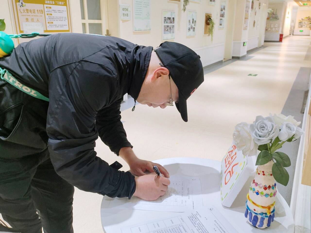 最美下雨天，“幼”与你相见——迈幼三园中班组家长开放日活动陈丹琴_html_45510856.jpg