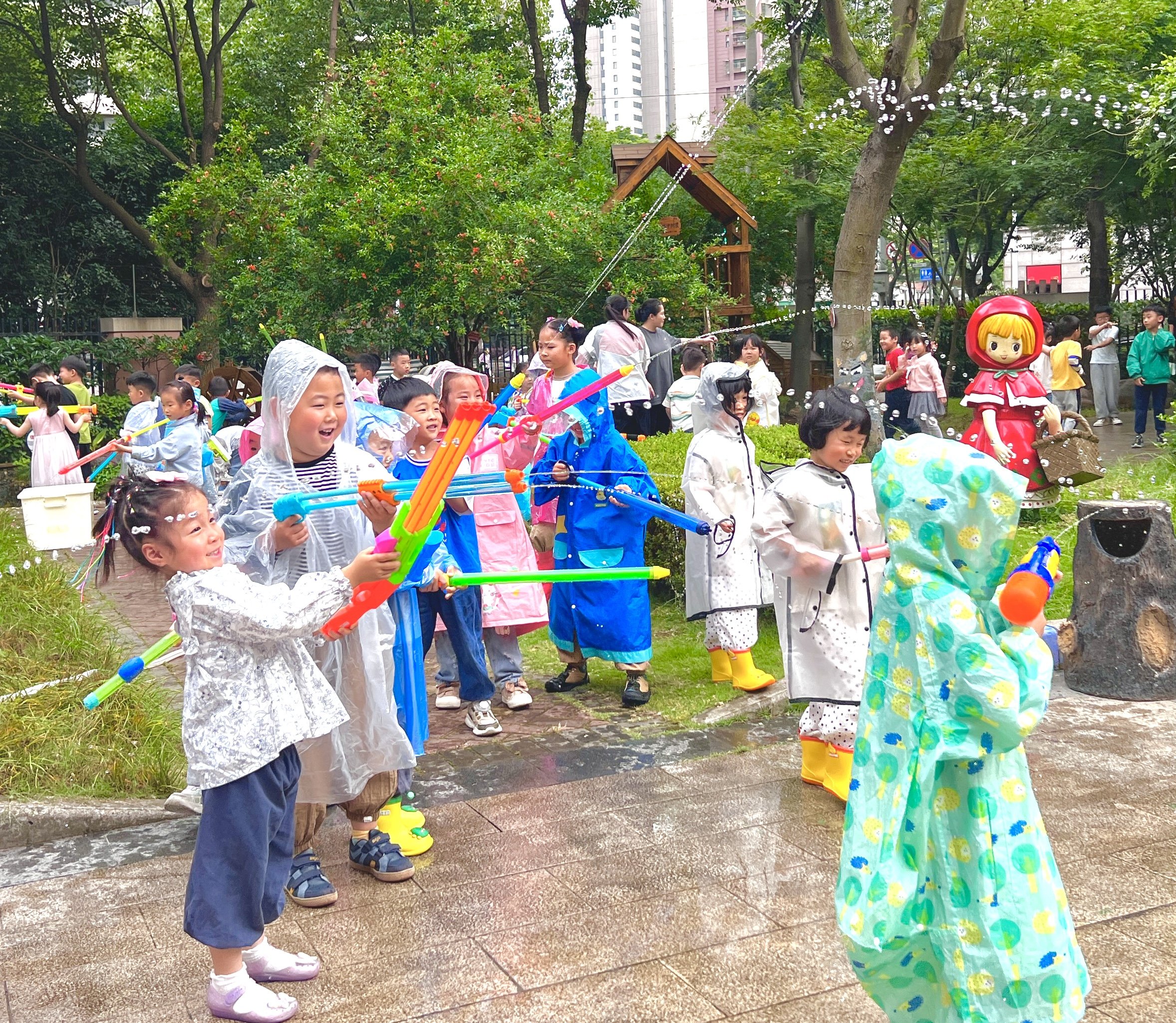 六一报道2(2)_html_3b252bbd.jpg