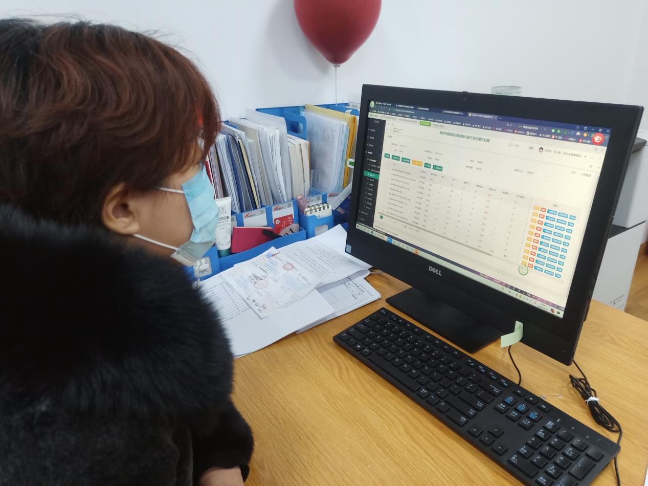 【幼教督学】 疫情当前严检查 筑牢健康防线墙_html_4011f7b5.jpg