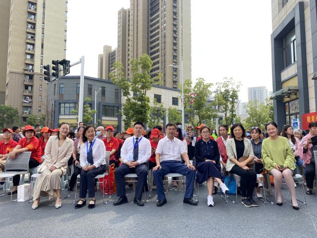 2020-09-26“情暖聚中秋，和睦邻里情”——迈幼丁三分园党团活动_html_392222cd.jpg