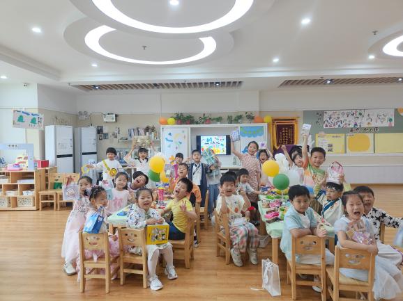 第六届阅读节闭幕式暨六一展演活动报道_html_m3e148a2d.jpg
