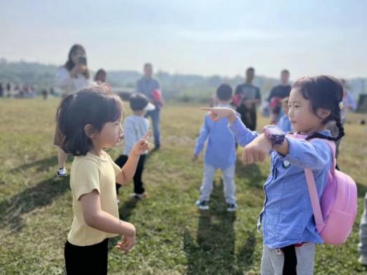 定稿：【生命迈幼·留住“秋”迹】探秘秋日，悦享秋游——迈幼嘉誉山分园秋游活动 (修改)_html_md685b41.jpg