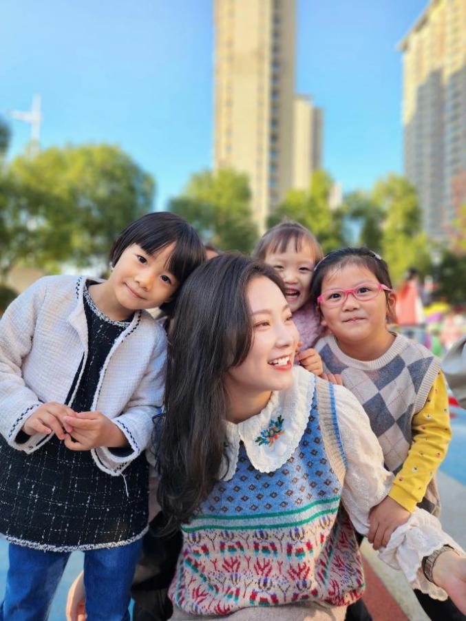 2023年10月师德标兵报道_html_m330bf579.jpg