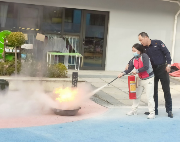 【生命迈幼&middot;安全第一】消防“零”距离，安全记心中.新闻稿修改  (1)_html_1cee993d.png