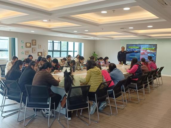 【生命迈幼&middot;安全第一】消防“零”距离，安全记心中.新闻稿修改  (1)_html_m53cd34e.jpg