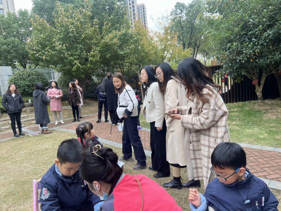 名师参观进校园，观摩交流促成长----迈幼嘉誉山分园仪征市潘岚名师工作室参观活动(1)_html_m75d3452a.jpg