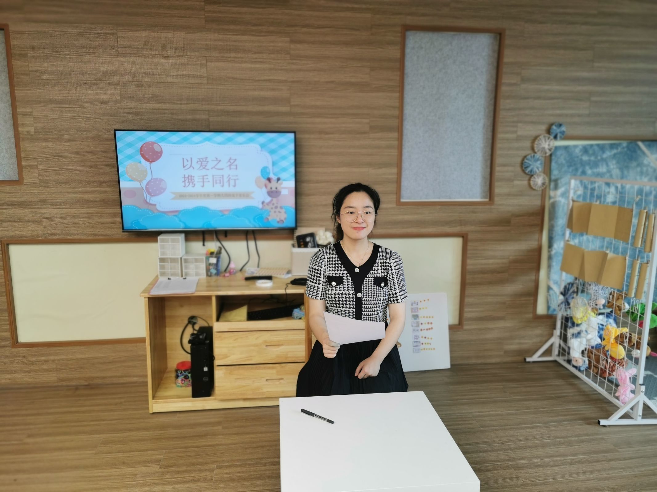 中大班家长会新闻稿_html_m58fbc550.jpg