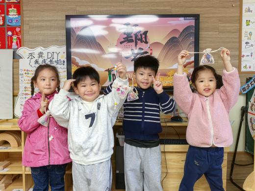 【生命迈幼·校园新闻】童心敬老 情暖重阳_html_m3652149d.jpg