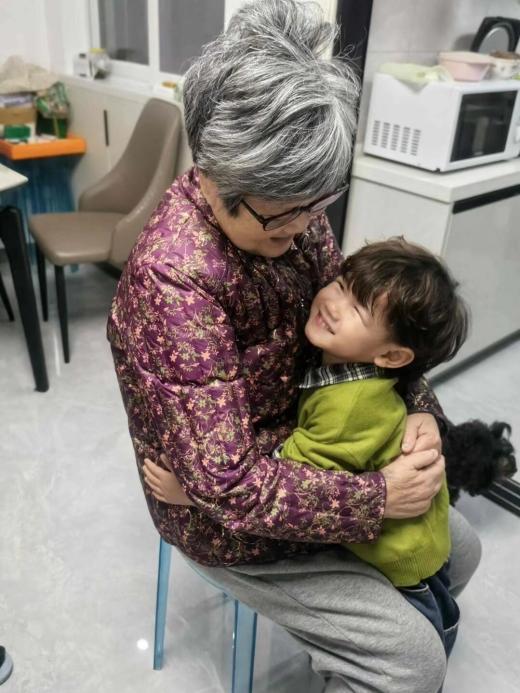 【生命迈幼&middot;校园新闻】童心敬老 情暖重阳_html_m36307886.jpg