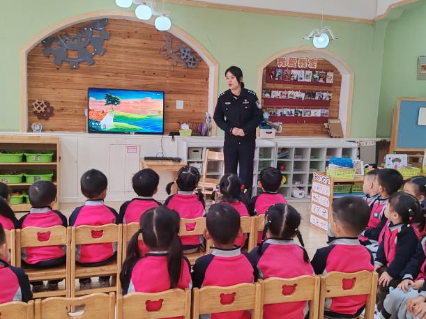 【生命迈幼•安全第一】记迈幼一园法制副校长进校园_html_mf61f698.jpg