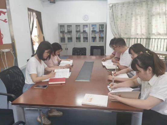 【教研组动态】祥和园区“以研促教，互助成长”——美术教研组会议_html_m10daa02a.jpg