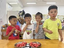 2023.6.21【生活燕幼·园区动态】燕幼中心园：夏至已至 美好始长——中一班夏至节气活动_html_6653318c.jpg