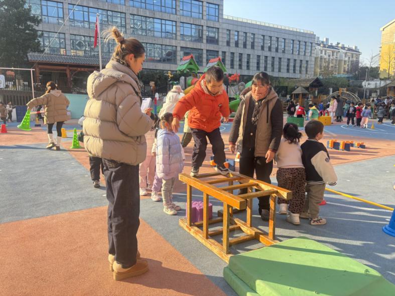 20241227【生活燕幼&middot;园区动态】新城分园：聚焦幼儿成长，半日活动深度研讨与实践_html_m3dd2b0b.jpg