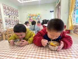 20250109【生活燕幼&middot;园区动态】温馨萌趣，生日悦享——十二月“小桃子”集体生日会_html_45a11948.jpg