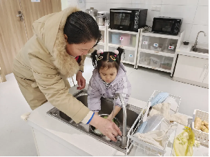 20250103【生活燕幼·园区动态】“节气食光里，共育润童行”——舌尖上的节气之小寒_html_6803c82.png