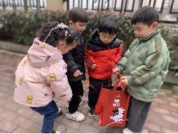 20240304【生活燕幼·园区动态】“三月春风暖，雷锋伴我行”——学雷锋系列活动_html_m542e7848.png