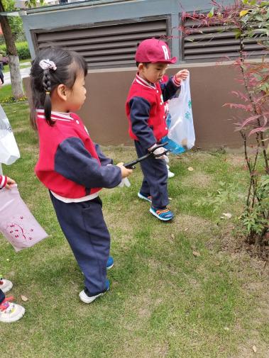 20210421【年级组动态】新城园区小班组社区活动(1)_html_m697ee8a7.jpg