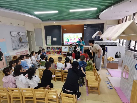 20220930【教研组活动】新城园区：“魅力诗歌  多彩教学”——语言教研组集体教学观摩活动_html_6785ec81.jpg