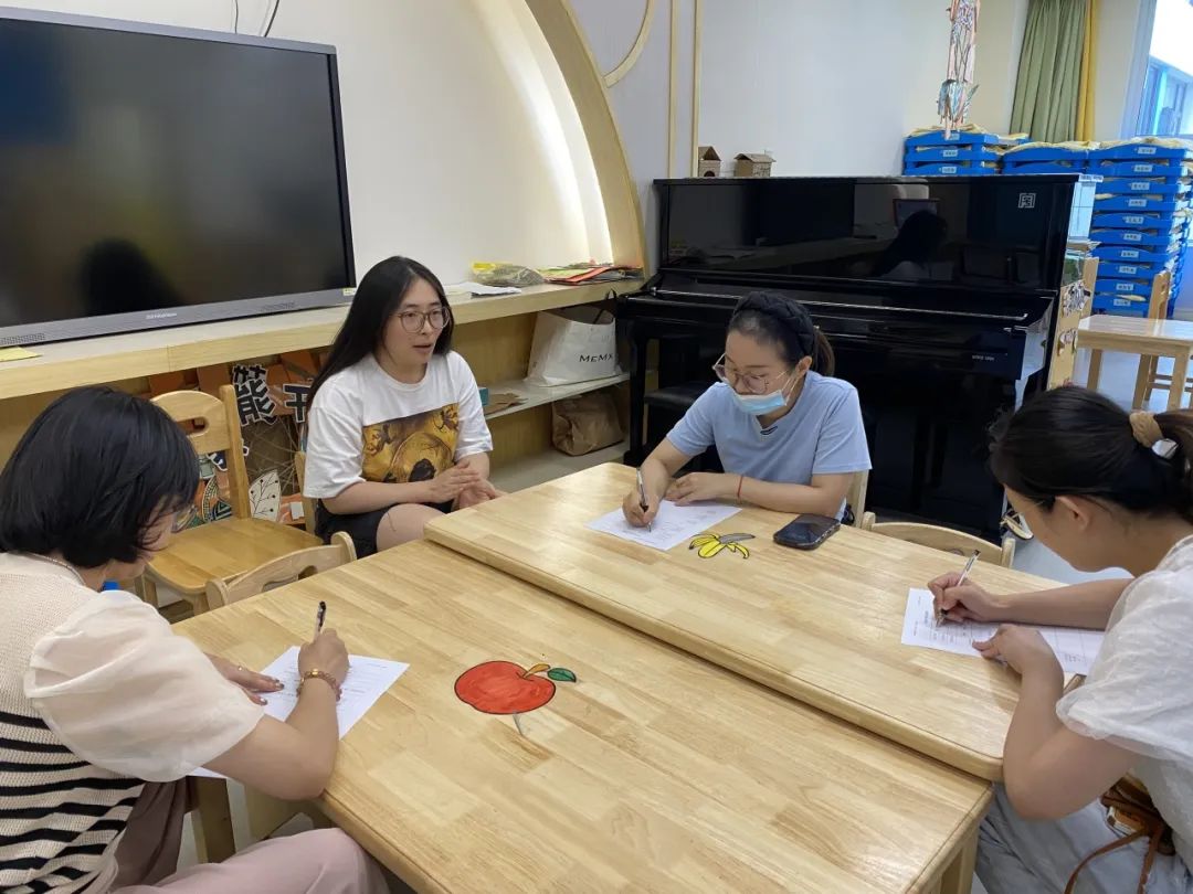 20230629【生活燕幼·园区动态】燕鸣苑分园：一路阳光，温暖同行——小班组召开班级家委会议_html_356b4720.jpg