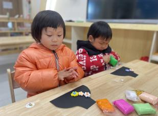 20240308 【生活燕幼·园区动态】人间最美三月天 家园共育绽芳华——三八节亲子手工暨家长学校活动_html_m50e27f3e.jpg