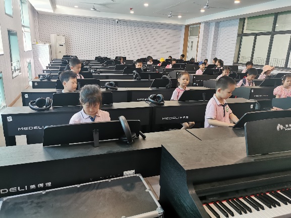 走进小学_html_m5843cb59.jpg