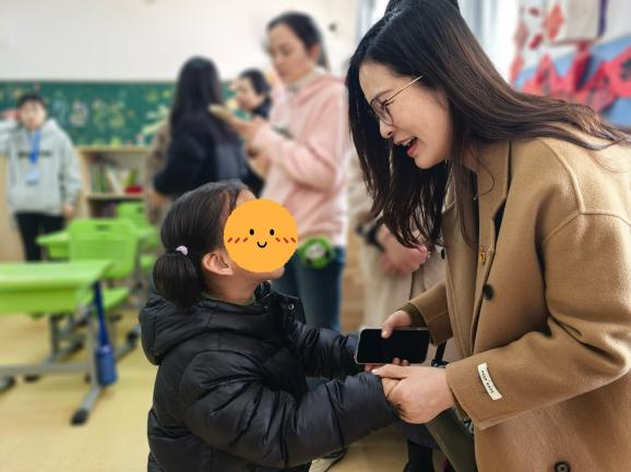 20250311【生活燕幼·党支部动态】“弘扬雷锋时代精神，凝聚行知先锋力量”——燕幼党员教师志愿者活动_html_m253b1275.jpg