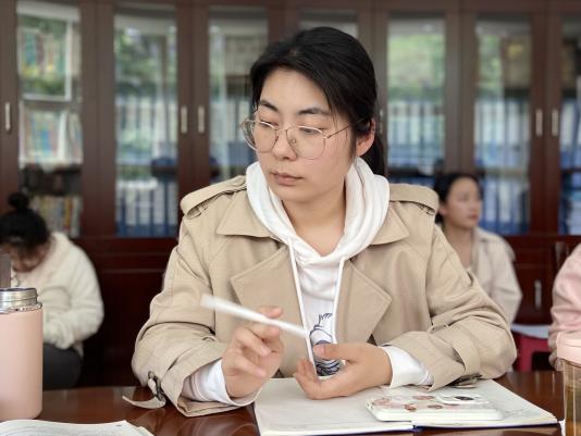 20240423【生活燕幼·园区动态】“以审促教，智慧共研”——中班年级组课程审议观摩活动_html_m650d06da.jpg