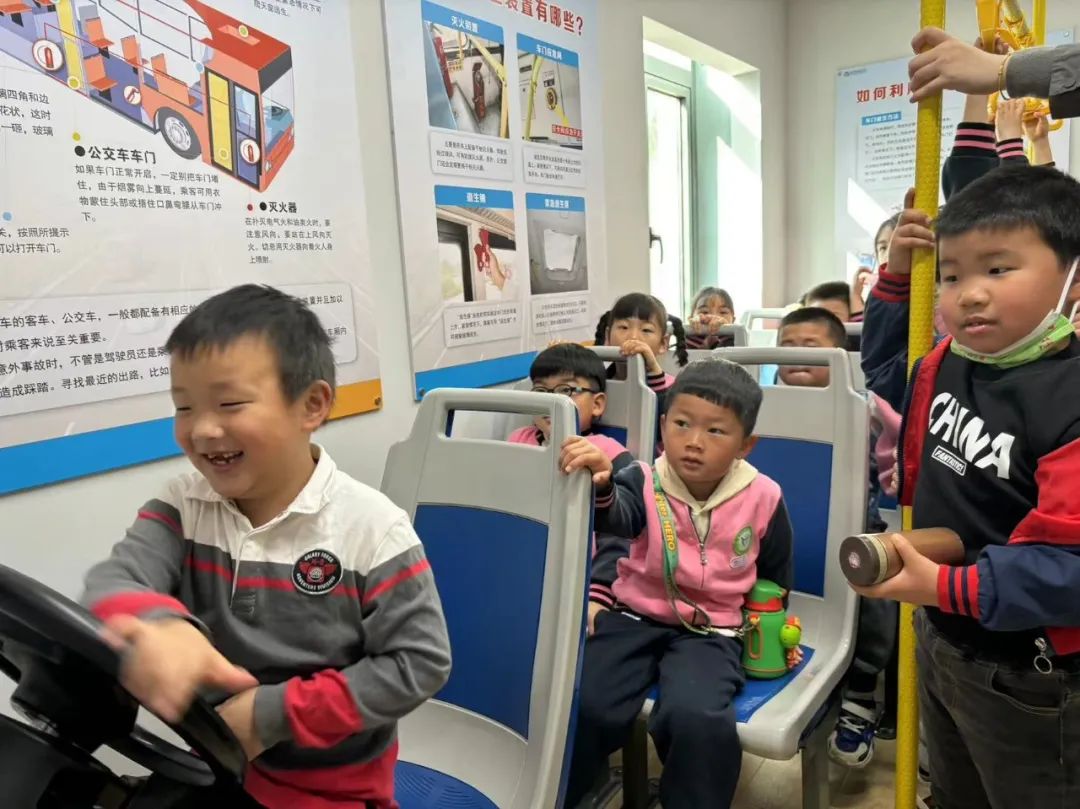 【生活燕幼·园区动态】下庙分园：“大班萌娃探小学，开启人生新篇章”——记幼儿园大班进小学体验活动(1)_html_m1d0df711.jpg