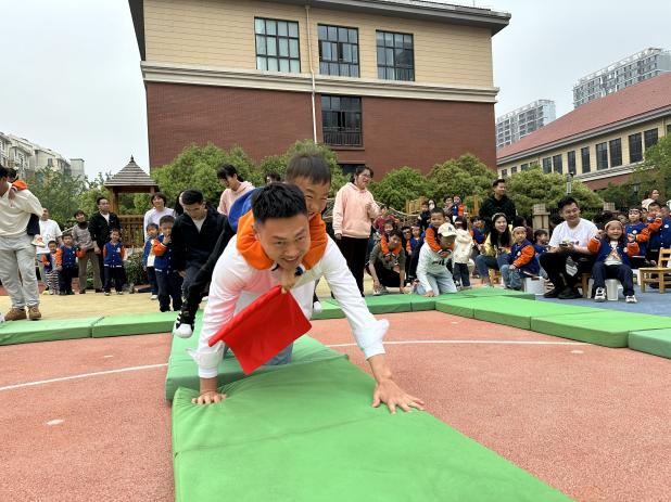 20240429小班亲子运动会_html_1ef0fe41.jpg