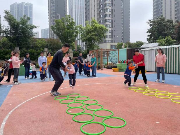 20240429小班亲子运动会_html_38b93546.jpg