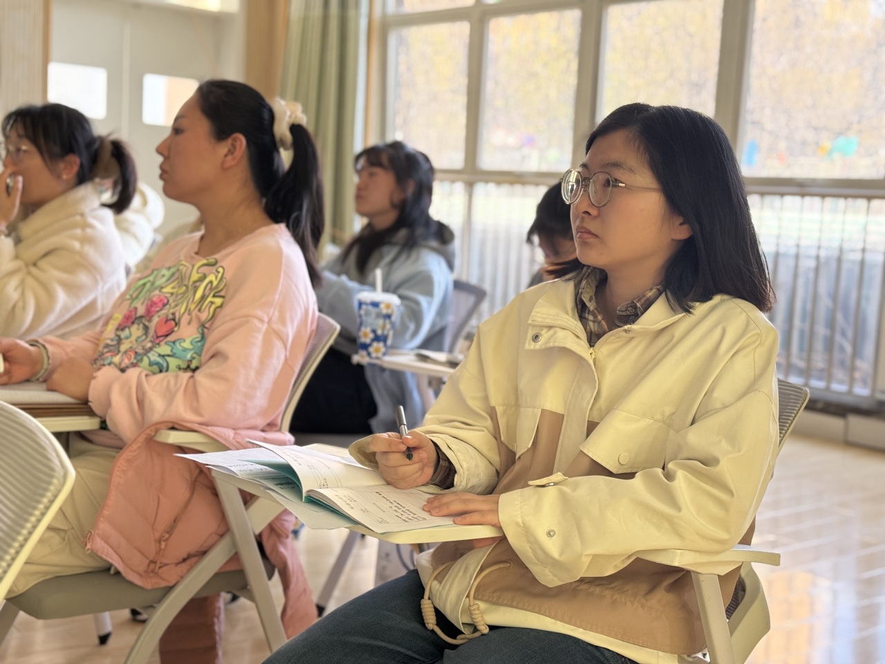 20250327【生活燕幼】“基于行动实践，寻找科研方向”——论文撰写专题培训活动_html_m8282f49.jpg