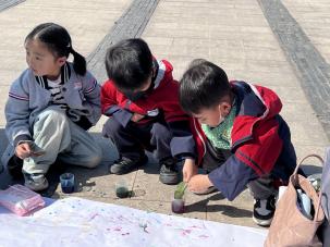 (已瘦身)20250414【生活燕幼·园区动态】新城分园：小桃子行知研学——春日里的成长之旅_html_12763114.jpg