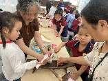 20250411【生活燕幼·园区动态】中心园：采撷春光，一起“趣”春游——亲子春游活动_html_d54f7ba.jpg