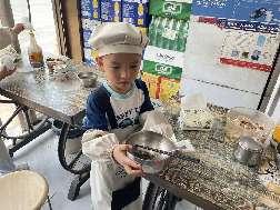 20250430【生活燕幼·园区动态】中心园： “快乐打工记” ——劳动节职业体验活动_html_m21ea8104.jpg