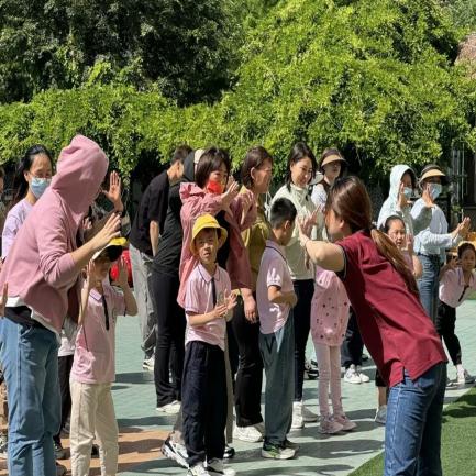 20240516【生活燕幼·园区动态】下庙分园：“伴”日相约，“花”样运动——大班半日开放暨亲子运动会_html_20b83df7.jpg