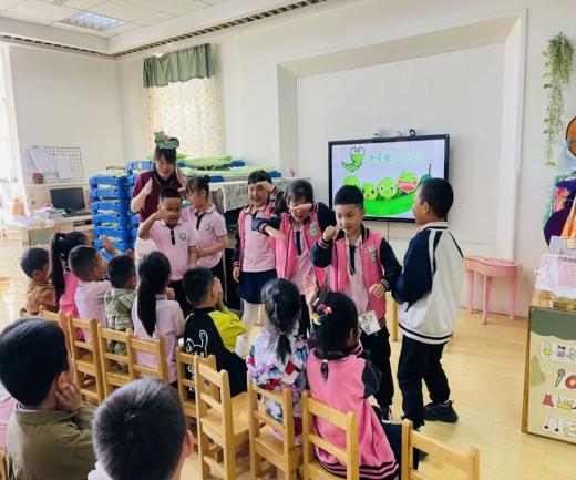 20240516【生活燕幼·园区动态】下庙分园：“伴”日相约，“花”样运动——大班半日开放暨亲子运动会_html_56beddb7.jpg
