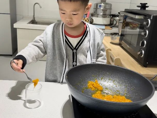 20230421 【生活燕幼·园区动态】燕鸣苑分园：一杯春滋味 闲时饮茶香——记小三班清明节气活动_html_m7a0d31b7.jpg