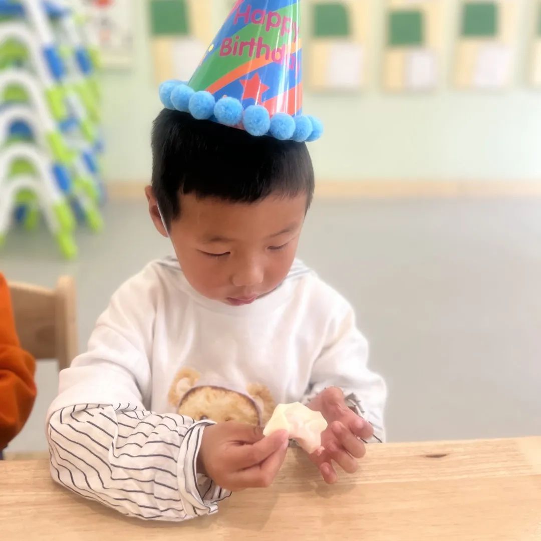 20230509【生活燕幼·园区动态】燕鸣苑分园：小小时光，岁岁成长——记五月“小桃子”集体生日会_html_m4e53e10.jpg