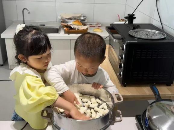 20230420【生活燕幼·园区动态】燕鸣苑分园：“雨生百谷，暮春将夏”——舌尖上的节气之谷雨_html_m61795984.jpg