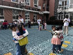 【生活燕幼·年级组动态】燕幼中心园：“快乐体智能，健康好体魄”---中班年级组社区活动_html_823da3e.jpg